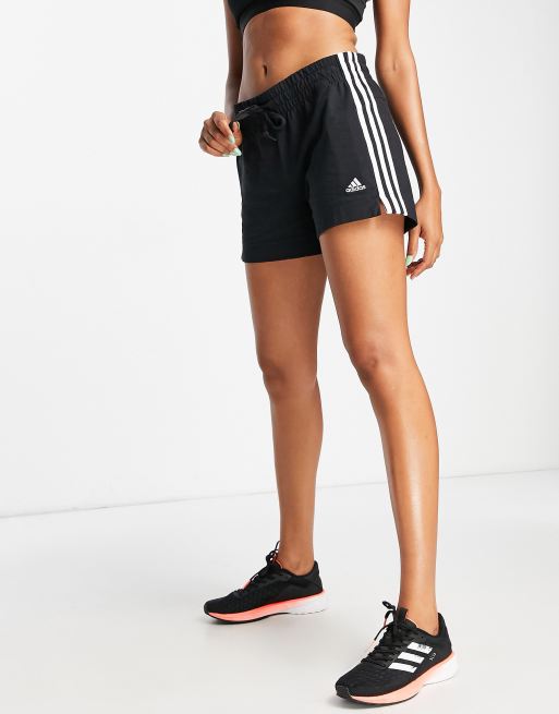 Pantalones cortos negros básicos de corte slim con diseño de 3 rayas de adidas Training, 3 de 4