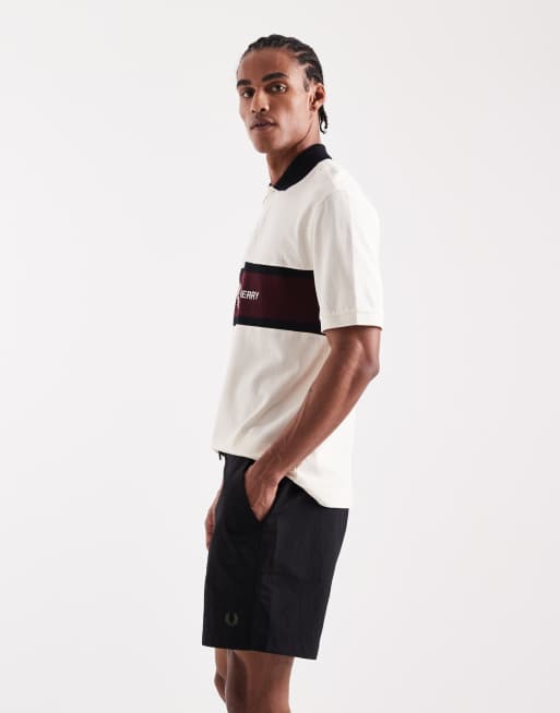 Pantalones cortos negros con cordón ajustable y cinta del logo de tejido antidesgarros de Fred Perry, 3 de 5