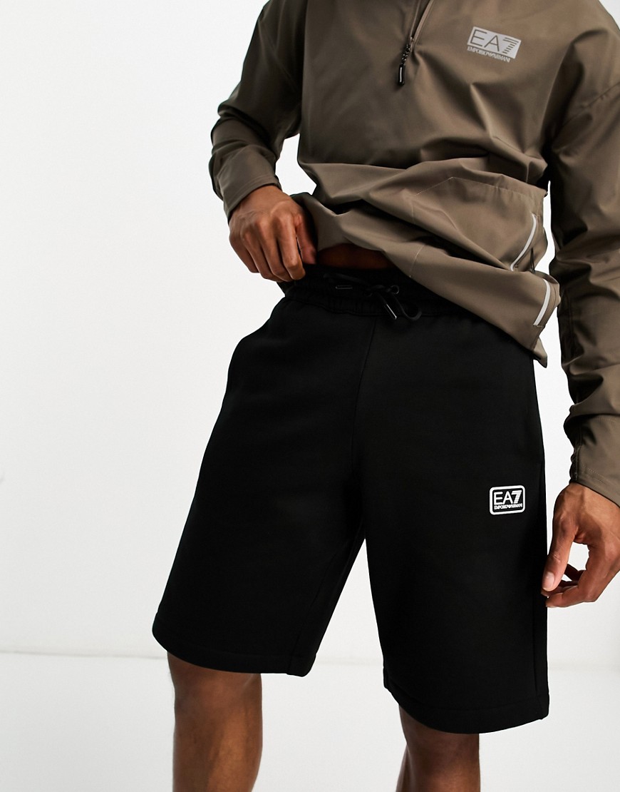 pantalones cortos negros con detalle de parche de punto core de emporio armani ea7