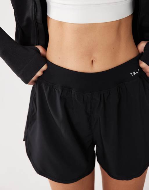Pantalones cortos negros con diseño 2 en 1 integrado SkinLuxe de Tala, 3 de 5