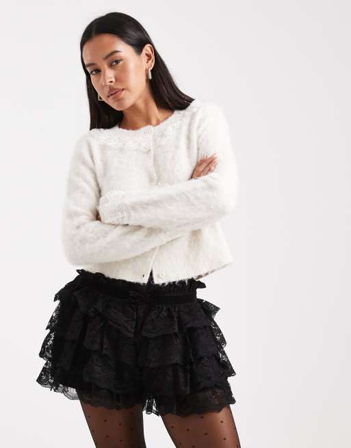 Pantalones cortos negros con volantes de encaje de Miss Selfridge, 2 de 5