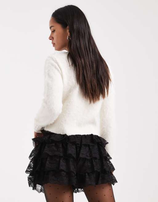 Pantalones cortos negros con volantes de encaje de Miss Selfridge, 4 de 5