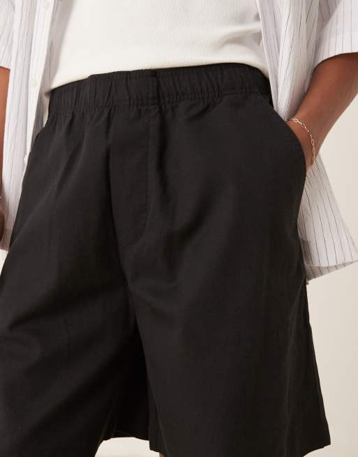 Pantalones cortos negros de corte suelto de Selected , 5 de 5