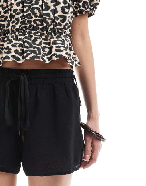 Pantalones cortos negros de mezcla de lino exclusivos en ASOS de Monki, 4 de 5