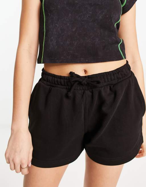 Pantalones cortos negros de punto Essence exclusivos en ASOS de Weekday