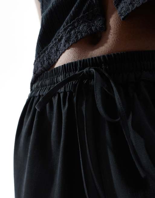 Pantalones cortos negros de tejido efecto lino de ASOS DESIGN (parte de un conjunto), 4 de 5