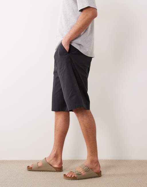 Pantalones cortos negros elásticos de corte alargado con pinzas de ASOS DESIGN, 3 de 6