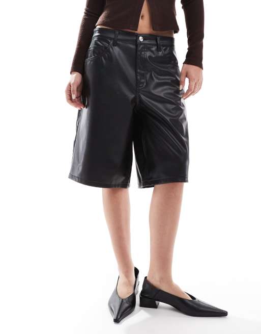 Pantalones cortos negros estilo bermudas de cuero sintético de ASOS DESIGN, 2 de 5