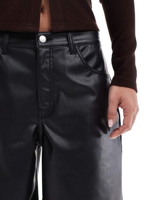 Pantalones cortos negros estilo bermudas de cuero sintético de ASOS DESIGN, 3 de 5