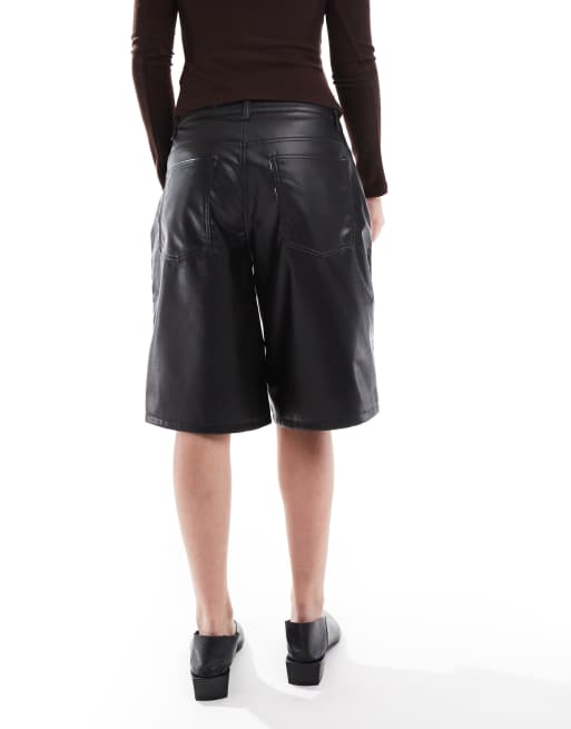 Pantalones cortos negros estilo bermudas de cuero sintético de ASOS DESIGN, 5 de 5