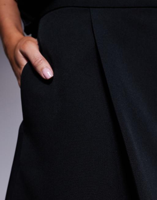 Pantalones cortos negros estructurados de corte voluminoso de ASOS DESIGN, 4 de 5