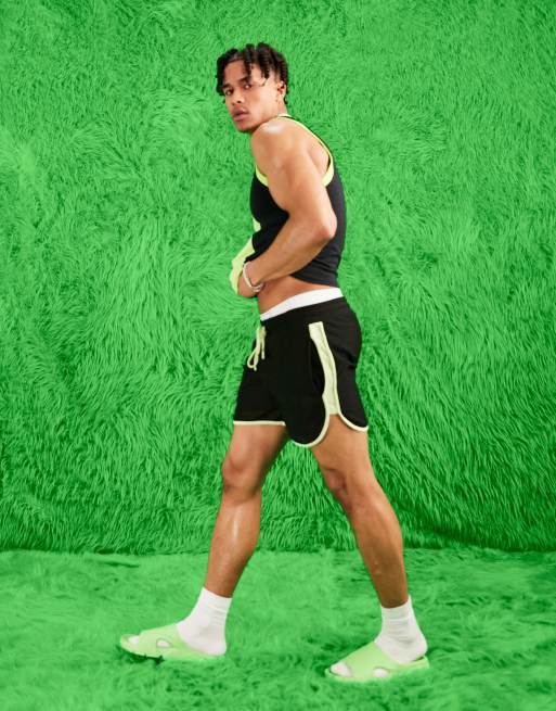Pantalones cortos negros holgados de estilo deportivo con ribetes en contraste de malla de ASOS DESIGN (parte de un conjunto)