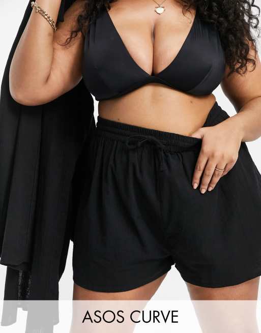 Pantalones cortos negros ligeros con acabado texturizado de ASOS DESIGN Curve