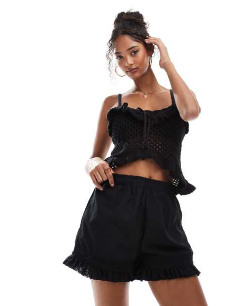 Pantalones cortos negros sin cierres con detalle de volantes de Brave Soul - view 1