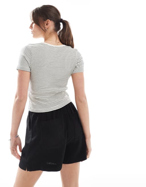Pantalones cortos negros sin cierres de lino de New Look, 2 de 5