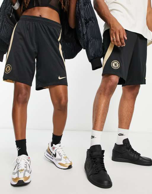 Pantalones cortos negros unisex con diseño del Chelsea FC Strike Football | ASOS