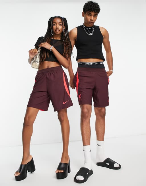 Pantalones cortos unisex con diseño del Liverpool Strike Nike Football | ASOS