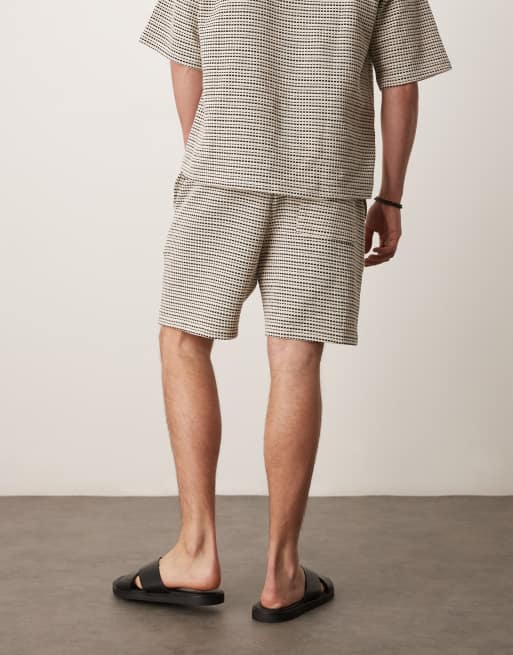 Pantalones cortos negros y blancos a rayas de largo medio de croché de ASOS DESIGN (parte de un conjunto), 4 de 5
