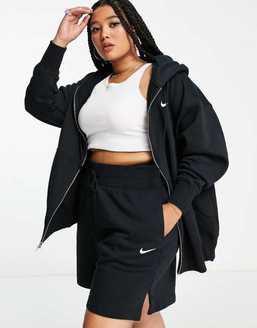Pantalones cortos negros y blancos estilo baloncesto con logo pequeño de Nike Plus