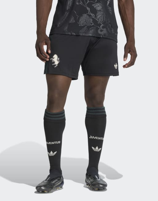 Pantalones cortos negros y color crudo tintado con diseño de la tercera equipación de la Juventus 25/26 de adidas Performance