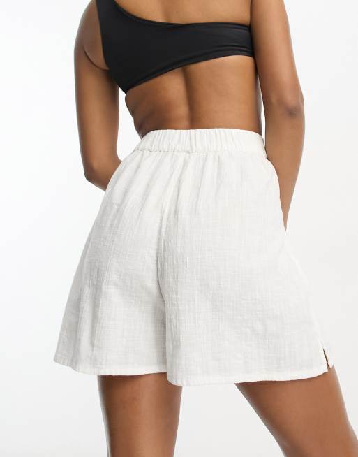 Pantalones cortos playeros blancos texturizados de ASOS DESIGN Tall (parte de un conjunto), 4 de 4