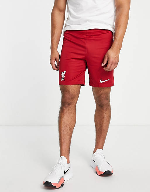 Hombre Pantalones cortos | Pantalones cortos rojos con diseño del Liverpool FC Stadium de Nike Football - DP43205