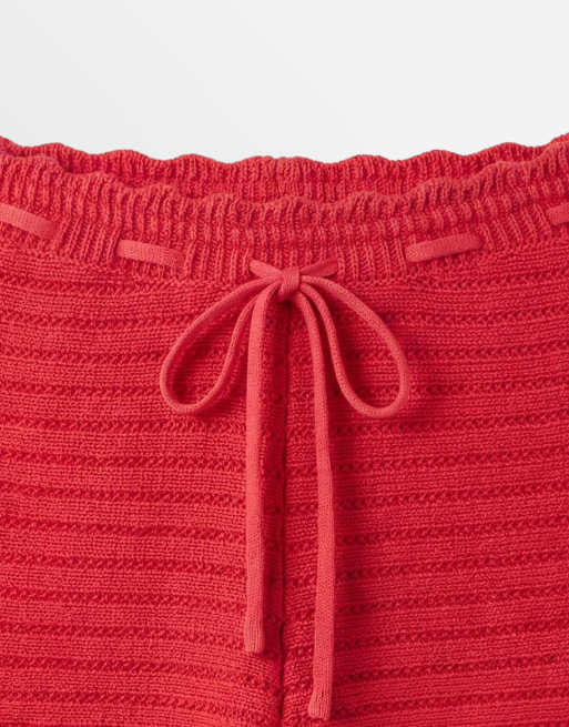Pantalones cortos rojos con volantes de croché de Monki (parte de un conjunto), 8 de 9