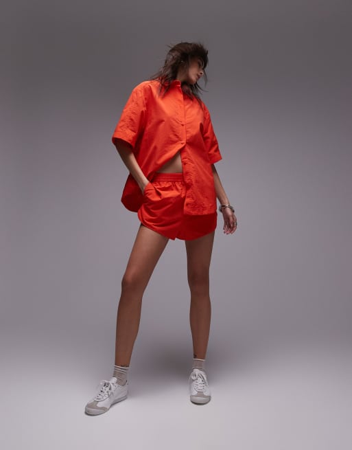 Pantalones cortos rojos de estilo deportivo de nailon de Topshop (parte de un conjunto)