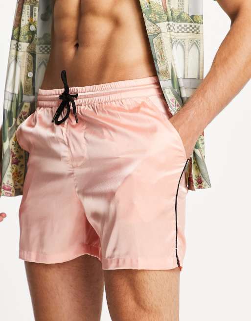 Pantalones cortos rosa claro con cordón ajustable de satén de Another Influence