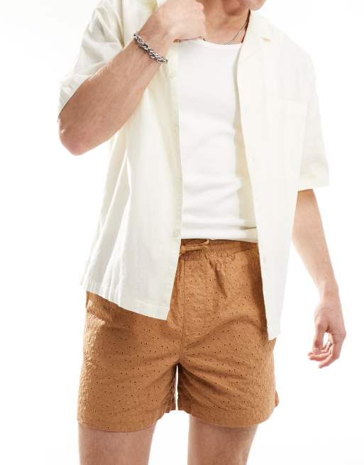 Pantalones cortos tostados con bordado inglés de ASOS DESIGN