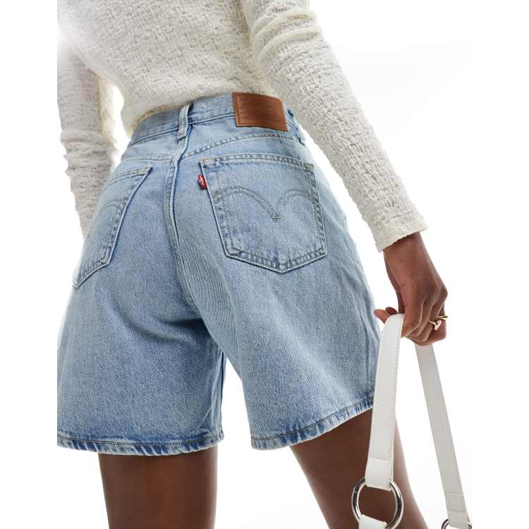 Pantalones cortos vaqueros azul claro de talle alto y corte