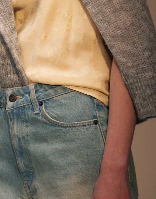 Pantalones cortos vaqueros azul envejecido de corte mom acampanado de Topshop