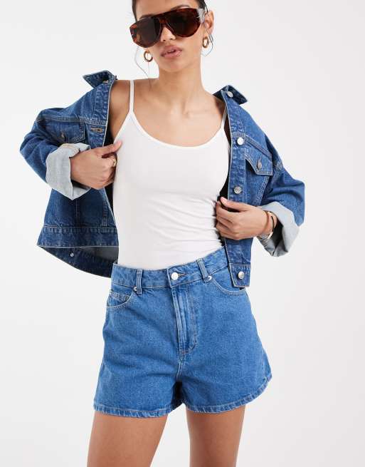Pantalones cortos vaqueros azul medio de talle alto de ASOS DESIGN, 2 de 5