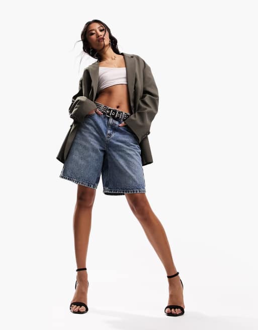 Pantalones cortos vaqueros azul medio lavado estilo bermudas de ASOS DESIGN, 2 de 5