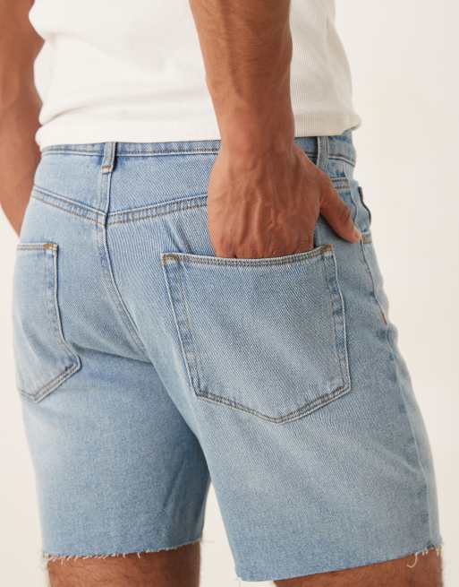 Pantalones cortos vaqueros azules de largo medio y corte slim con lavado claro de ASOS DESIGN, 4 de 5