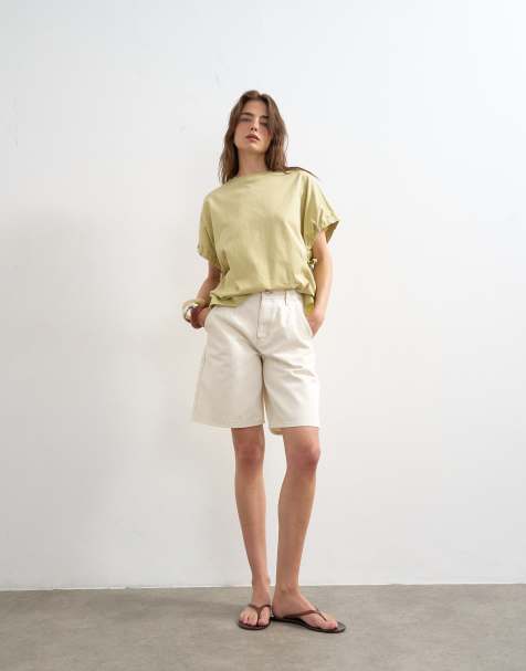 Pantalones cortos vaqueros blancos de corte alargado con pinzas de Topshop - view 1