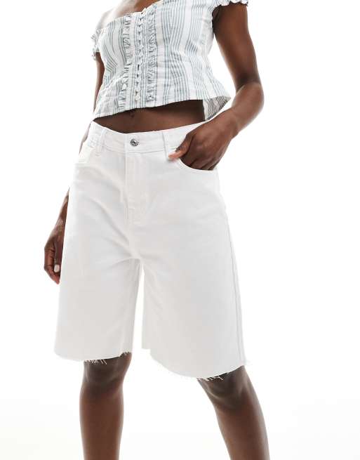 Pantalones cortos vaqueros blancos de corte alargado de Pimkie