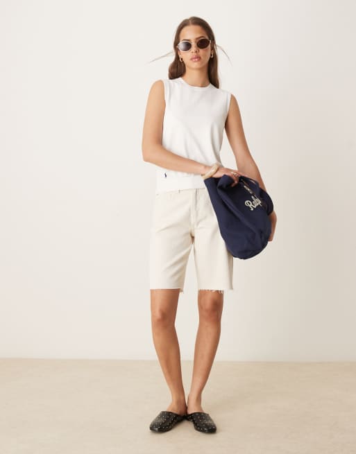 Pantalones cortos vaqueros color crudo de estilo bermudas de Gina Tricot