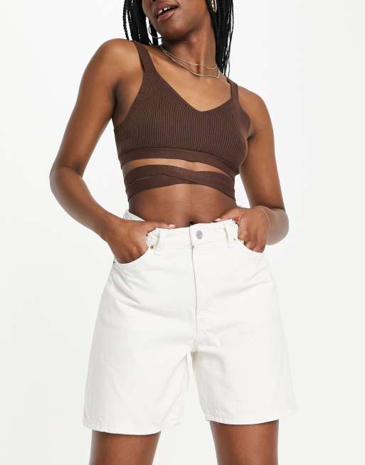 Pantalones cortos vaqueros color crudo de Monki