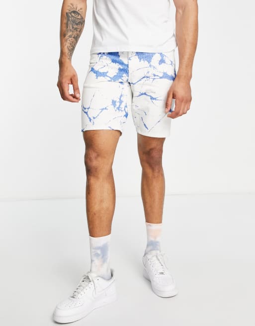Pantalones cortos vaqueros con estampado desteñido de corte slim de ASOS DESIGN