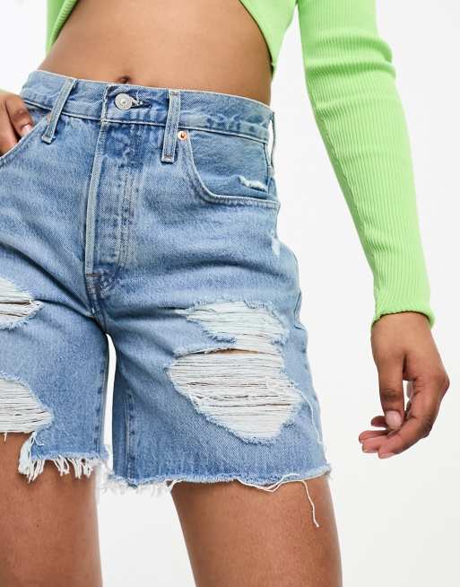 Pantalones cortos vaqueros con lavado azul claro y diseño desgastado 501 de Levi's, 3 de 4