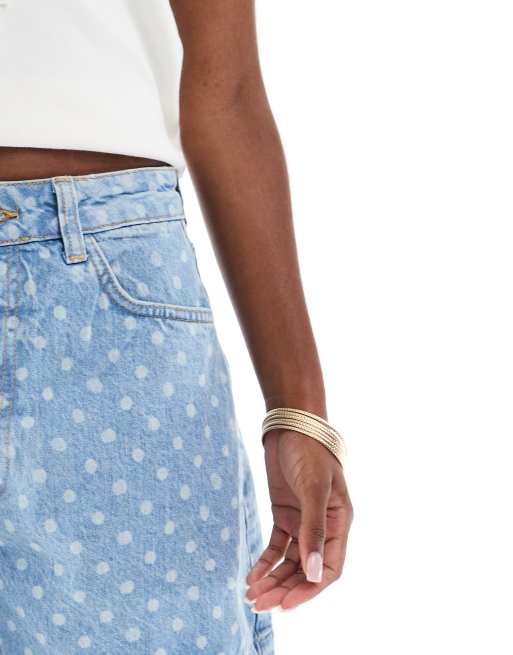Pantalones cortos vaqueros de corte alargado acampanado con estampado de lunares de ASOS DESIGN, 5 de 5