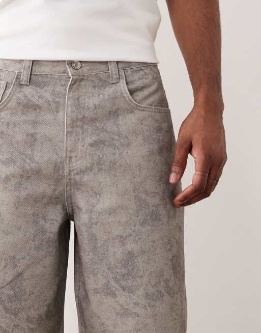 Pantalones cortos vaqueros de corte alargado con estampado borroso de ASOS DESIGN, 4 de 5
