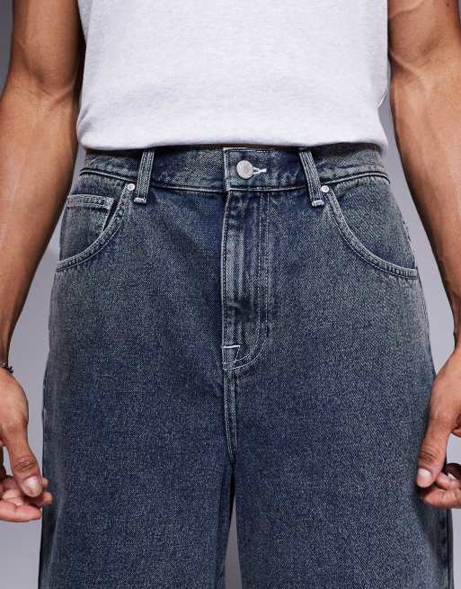 Pantalones cortos vaqueros de corte alargado con lavado azul oscuro ácido de ASOS DESIGN, 5 de 5