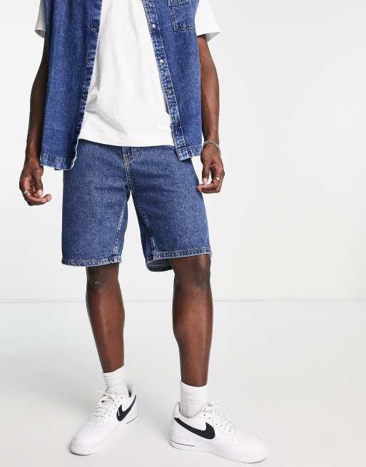 Pantalones cortos vaqueros de corte recto con lavado claro de estilo años 90 de Calvin Klein Jeans, 2 de 4