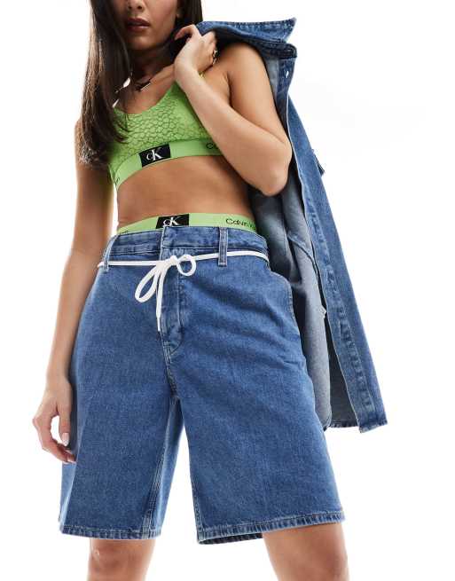 Pantalones cortos vaqueros de corte recto con lavado claro de estilo años 90 de Calvin Klein Jeans
