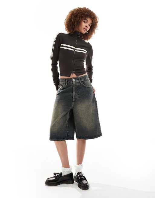 Pantalones cortos vaqueros de corte skater alargado con lavado deslucido de COLLUSION