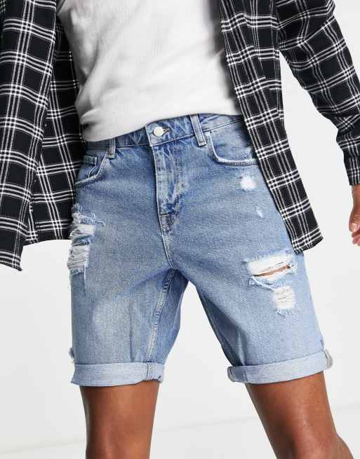 Pantalones cortos vaqueros de corte slim con lavado azul medio y diseño rasgado de ASOS DESIGN , 2 de 4