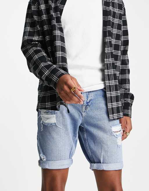 Pantalones cortos vaqueros de corte slim con lavado azul medio y diseño rasgado de ASOS DESIGN , 4 de 4