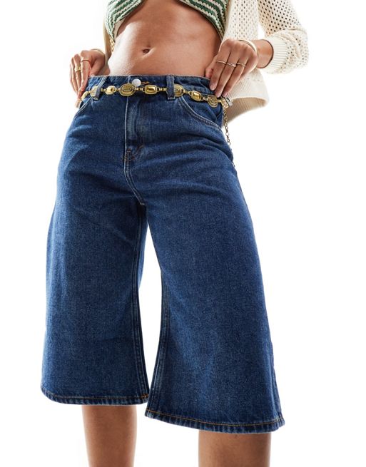 Pantalones cortos vaqueros de largo estilo bermudas, corte suelto y talle bajo con lavado azul medio Paige de Monki